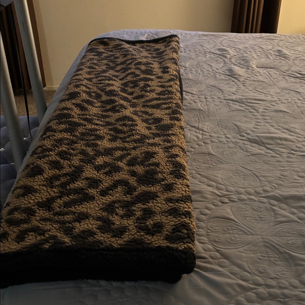 Kenneth Cole throw blanket still packaged